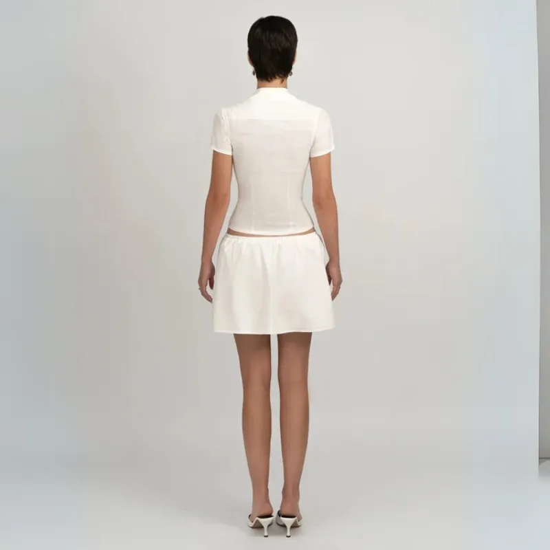 Polished Blouse With Contoured Fit And Pleat Front