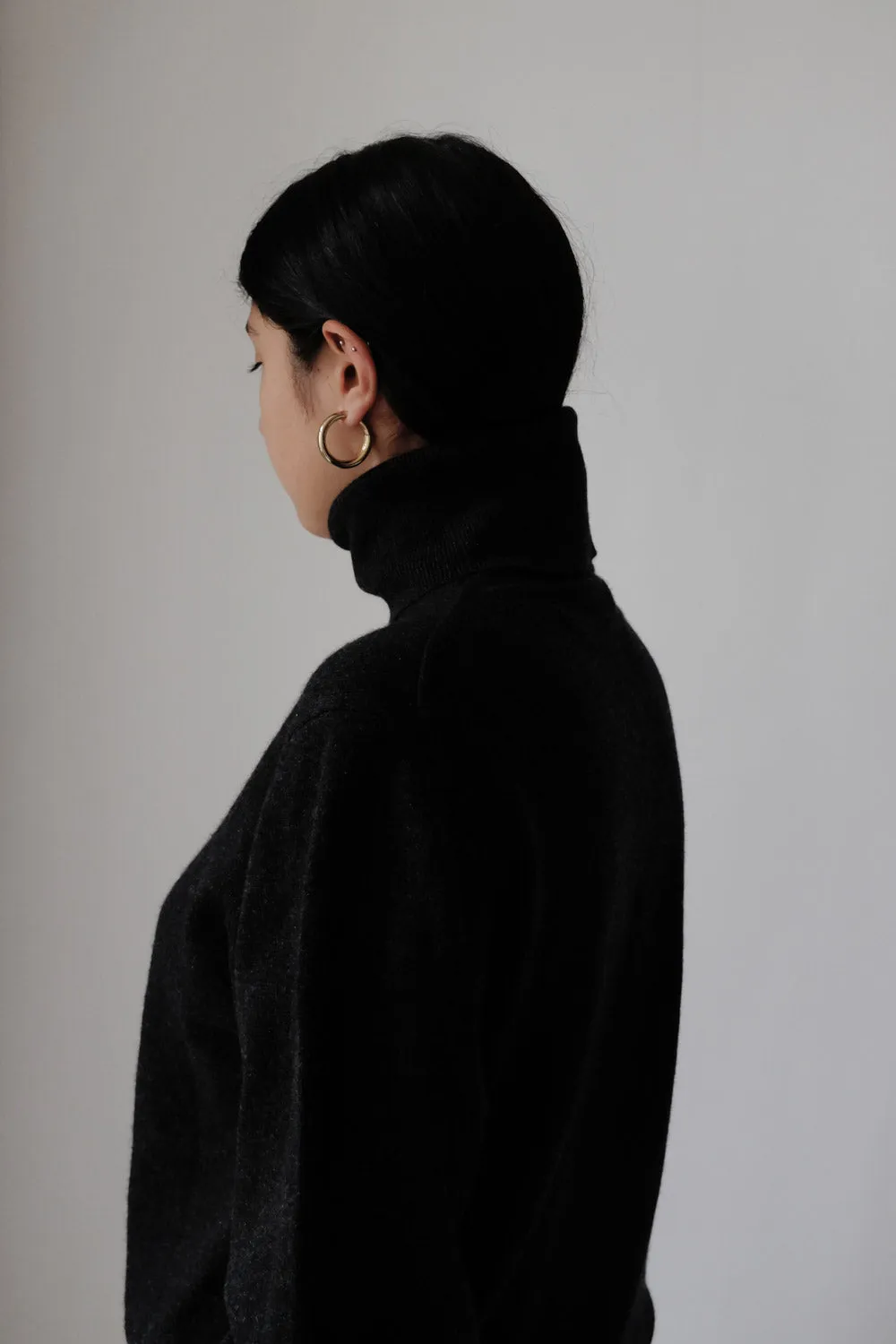 PURE CASHMERE SILK ANTHRACITE TURTLE SWEATER