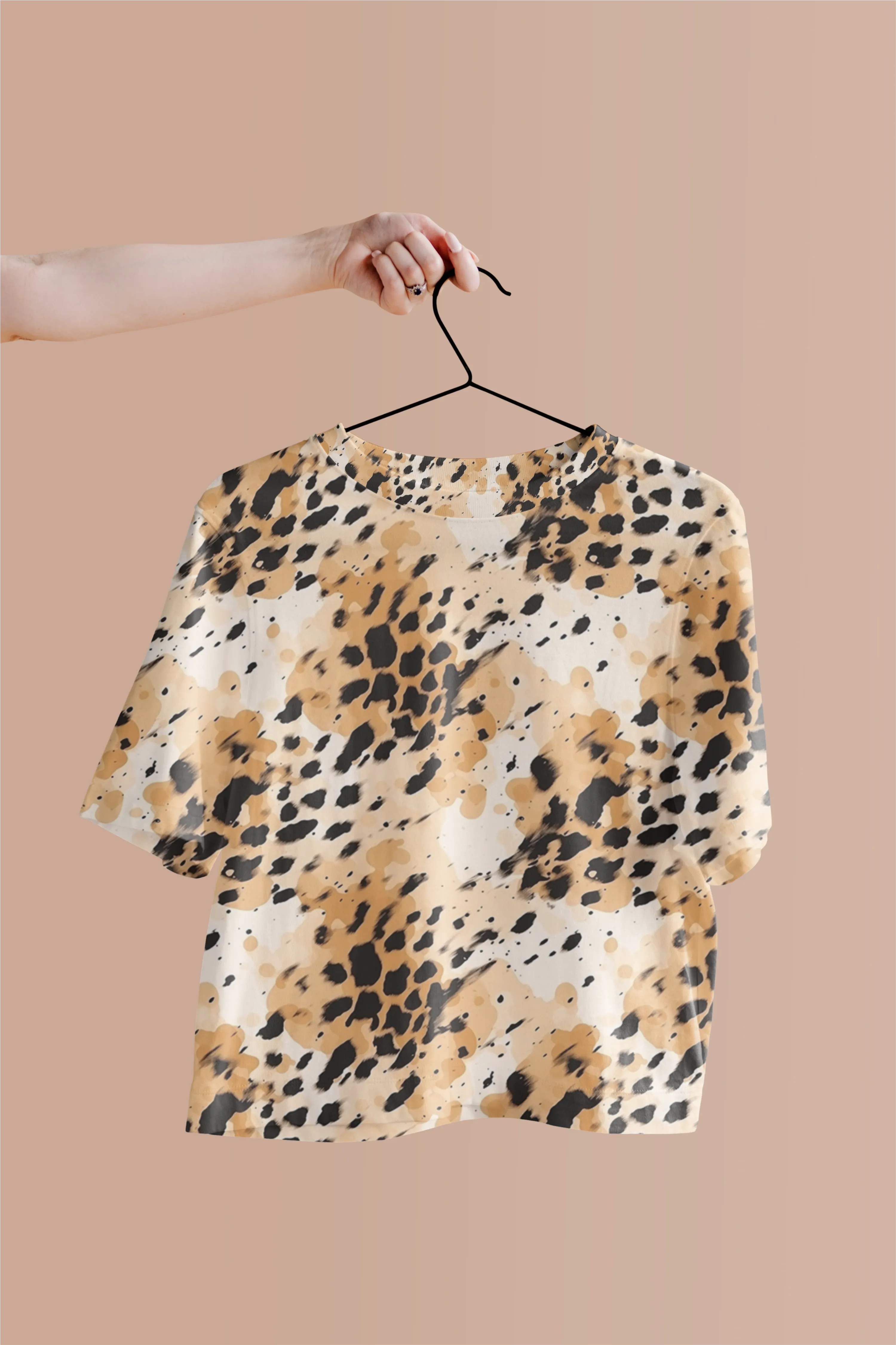 Savanna Chic: Bold Leopard Print Crop Top